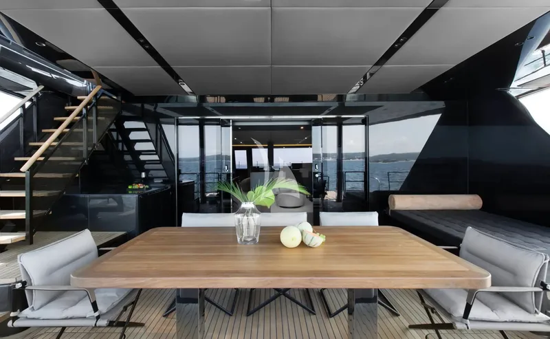 GRAYONE, inside 2