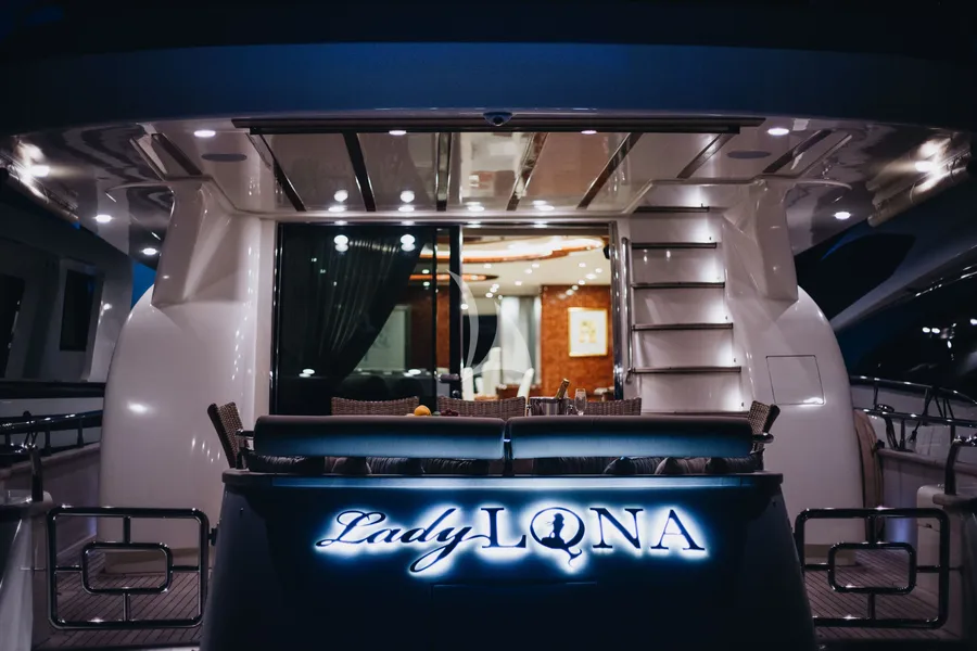 LADY LONA, photos 1