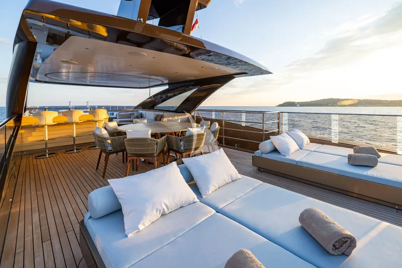 ANJELIF, on deck 6