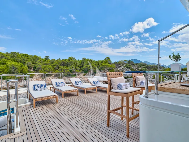 PALATIAL, on deck 6