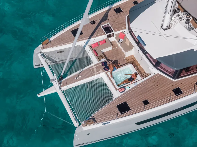 ISOLA, on deck 6