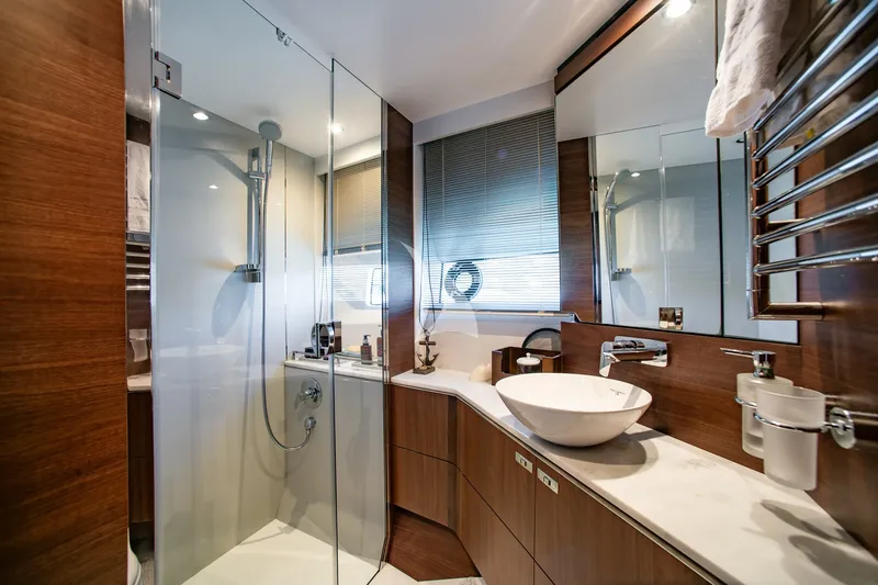 FAR & AWAY, cabins 6
