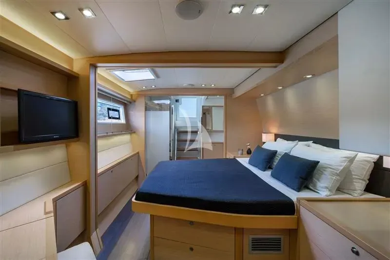MOYA, cabins 5