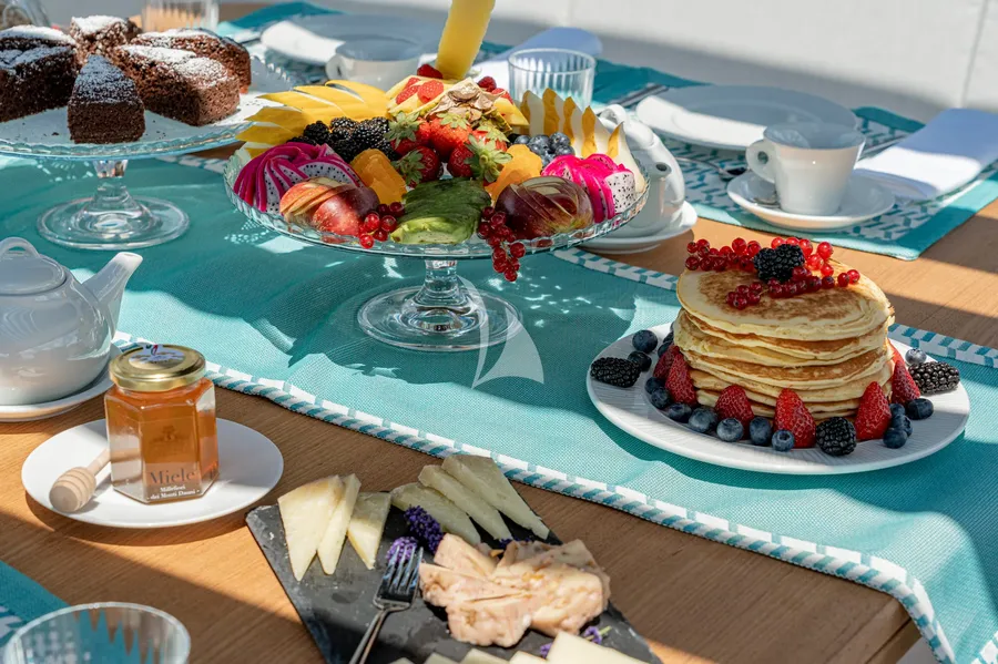 BLUE EYES, photos 1