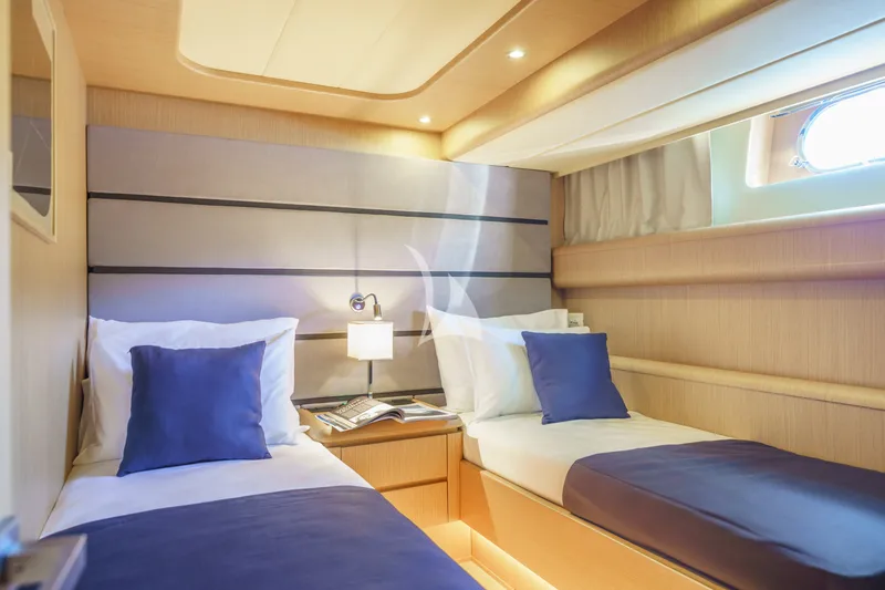 PHANTOM, cabins 4
