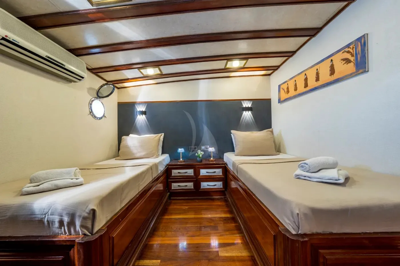 HOLIDAY X, cabins 3