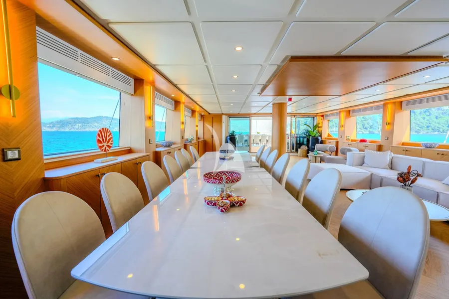 KING OF THE SEA, photos 2
