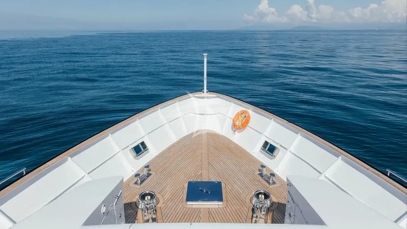 LADY IN BLUE, on deck 3
