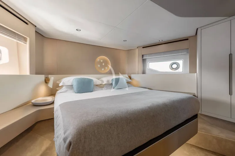 LUX, cabins 4