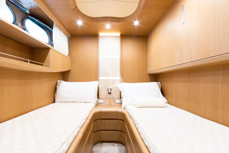 DUBAI, cabins 5