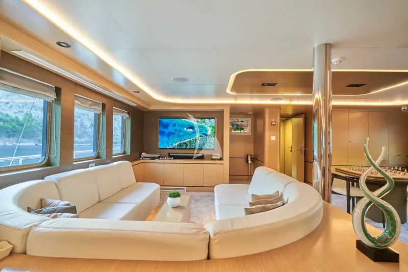 OMNIA, inside 6