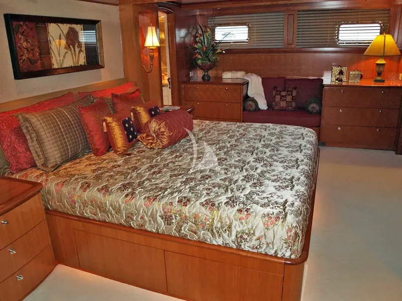 MURPHY'S LAW, cabins 4
