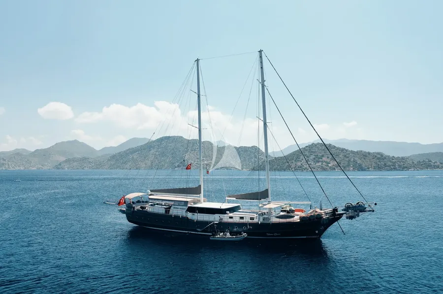 NEVRA QUEEN, photos 2