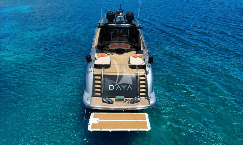 DAYA, on deck 4