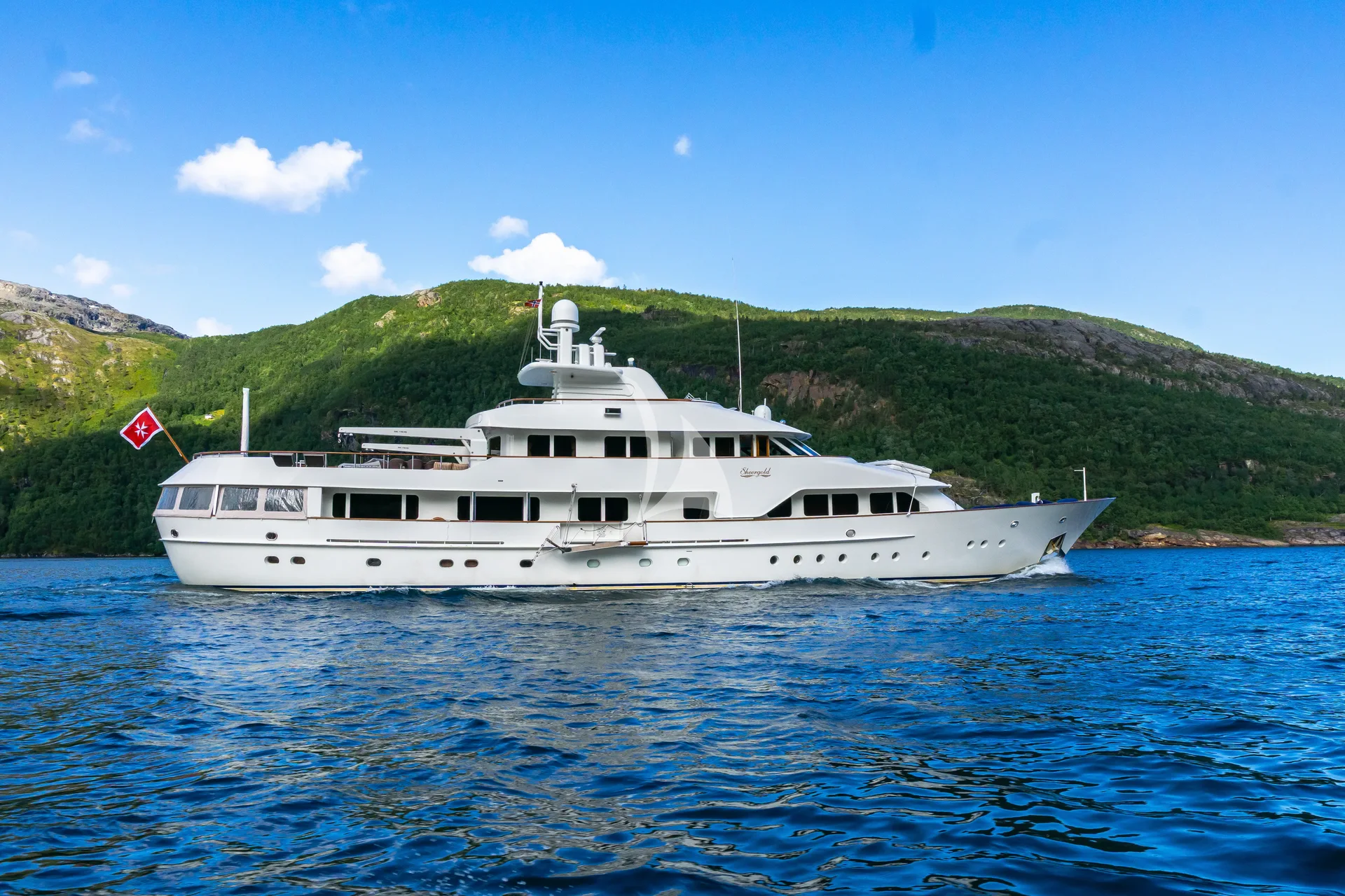 SHEERGOLD at anchor