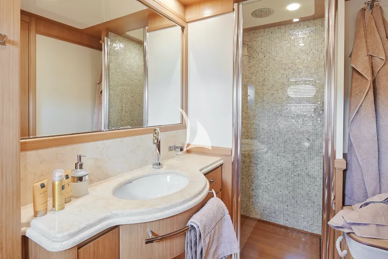 FERRETTI, more 4