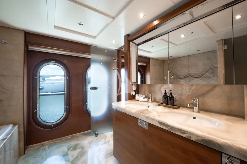 BELUGA, cabins 5