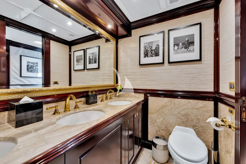 SWEET CAROLINE II, cabins 3