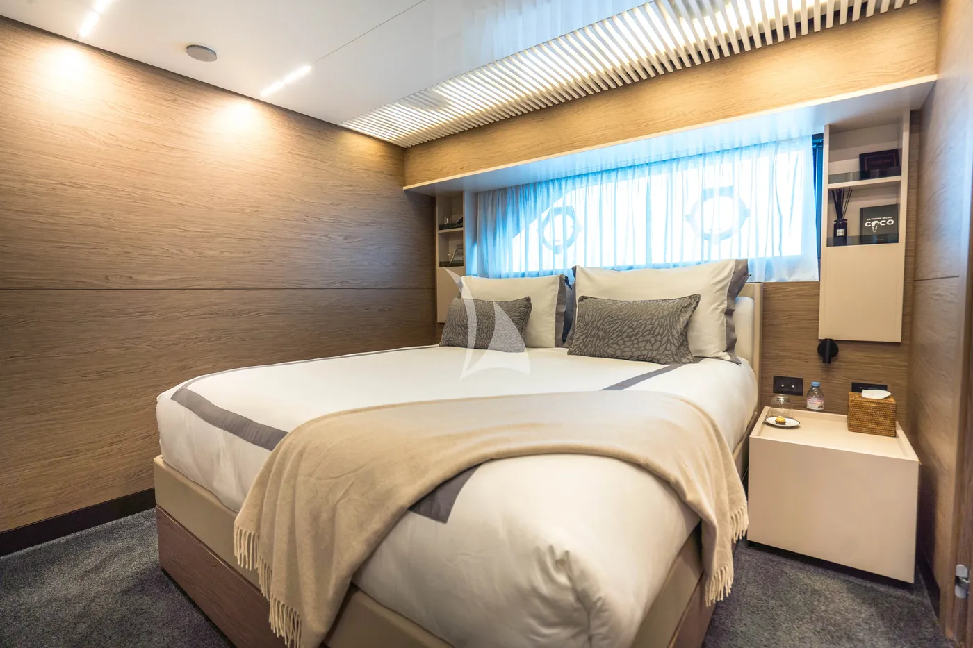 ASTONSEA (EX NINETEEN 42), cabins 2