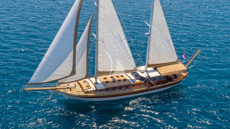 ANGELICA, on deck 3