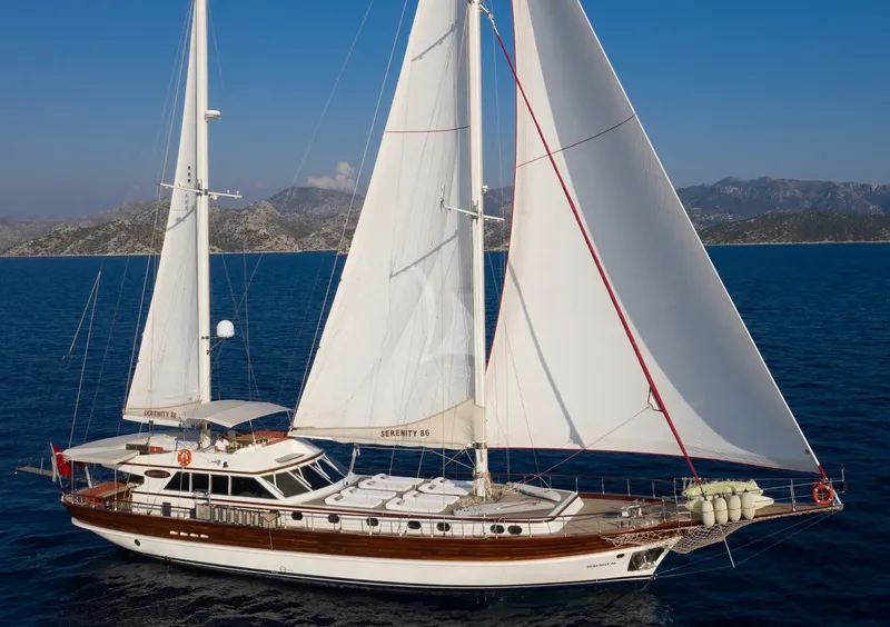 SERENITY 86, on deck 5