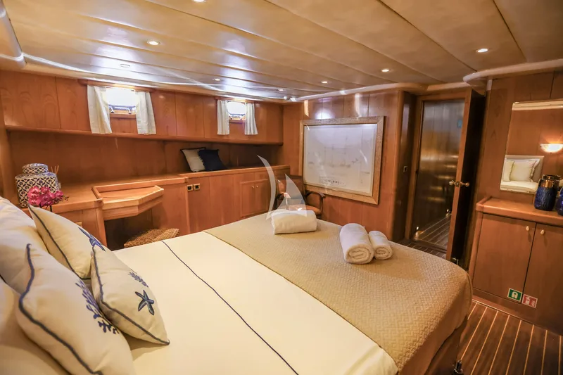 AEGEAN SCHATZ, cabins 5