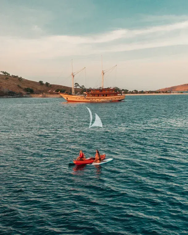 THE MAJ OCEANIC, watertoys 1