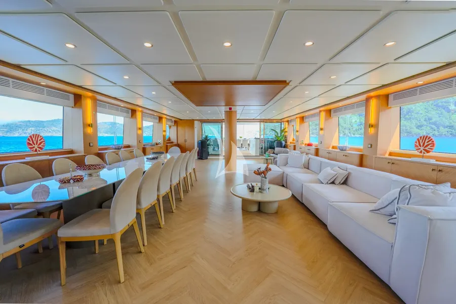 KING OF THE SEA, photos 5