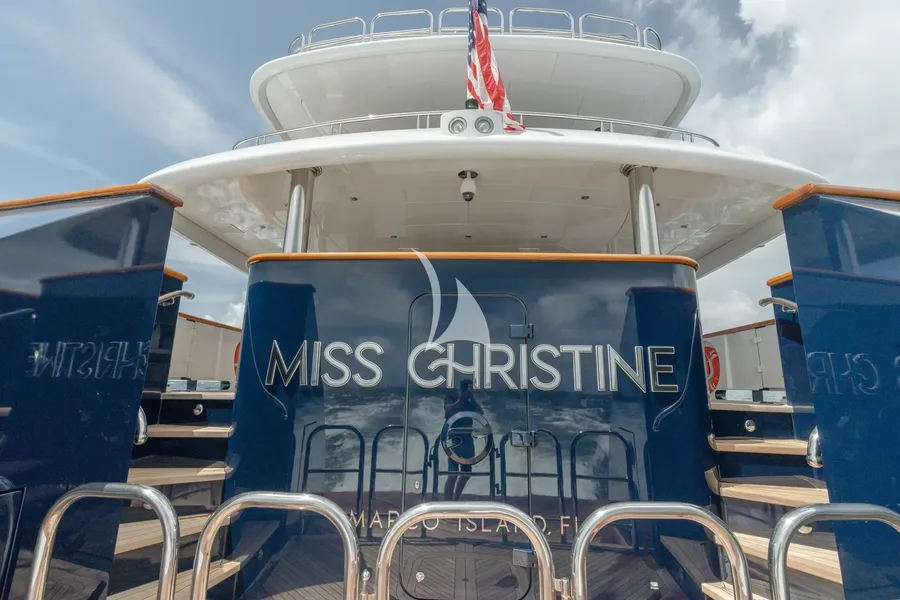 MISS CHRISTINE, photos 6